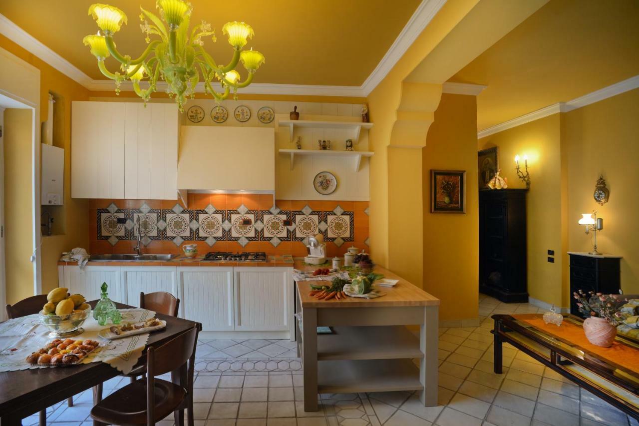 Donna Filomena Casa Vacanza Di Charme ساليرنو المظهر الخارجي الصورة